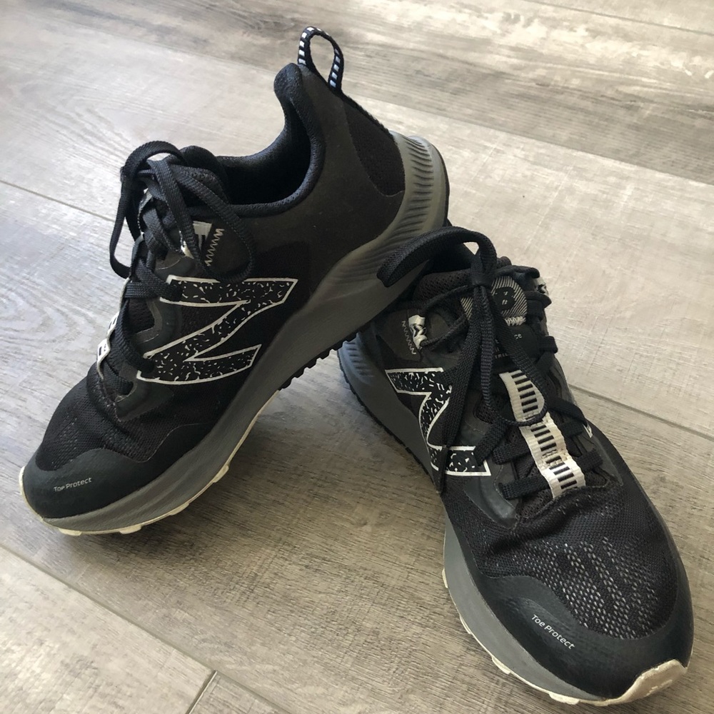 Women’s Size 8 NEW BALANCE All Terrain Tennis Shoes